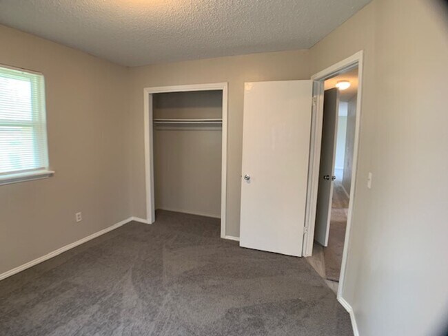 Foto del edificio - 3 Bedroom Southwest OKC