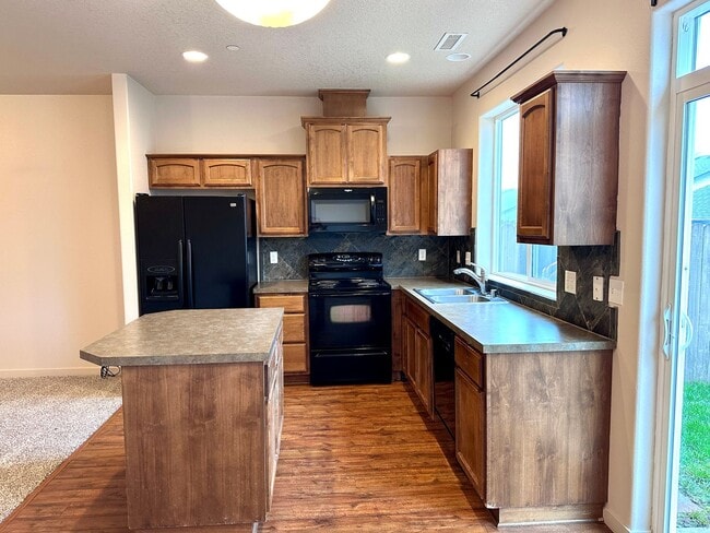 Foto del edificio - Beautiful 3 Bd 2.5 Ba Town Home by Vancouver Mall