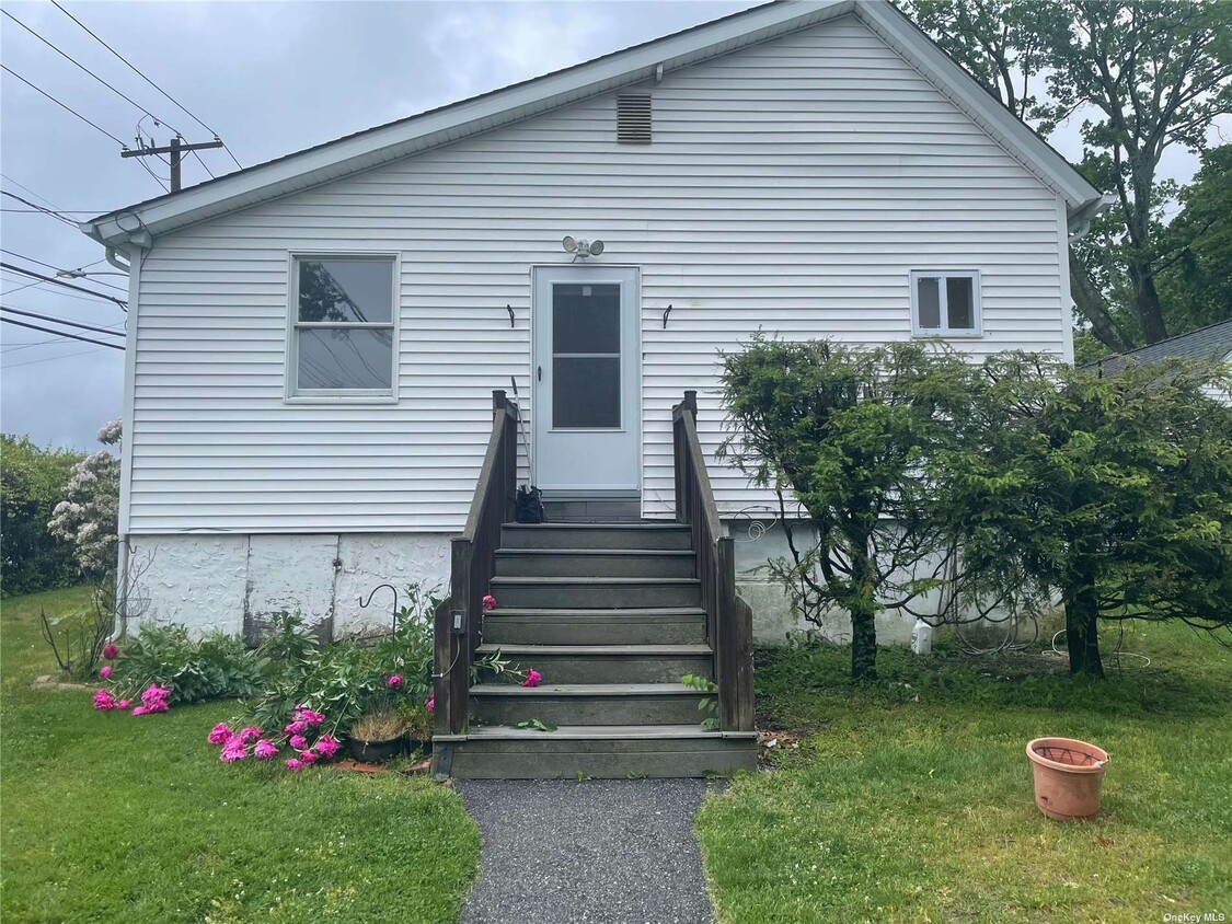 Primary Photo - 59 Olive St