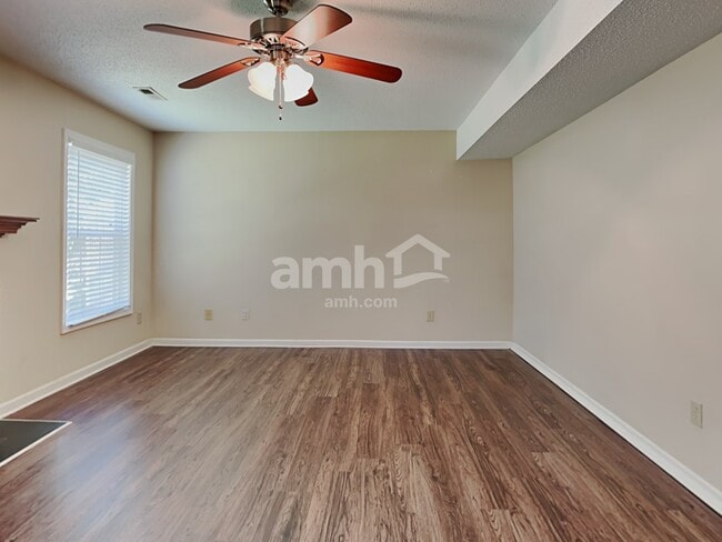 Building Photo - 5806 Manor Ridge Trl