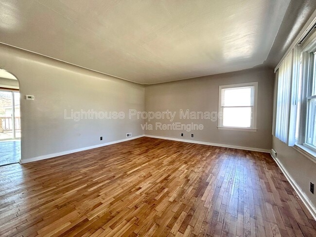 Foto del edificio - 527 Ferndale Ave NW