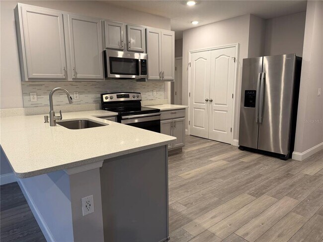 Foto del edificio - 253 Meadowbrook Blvd