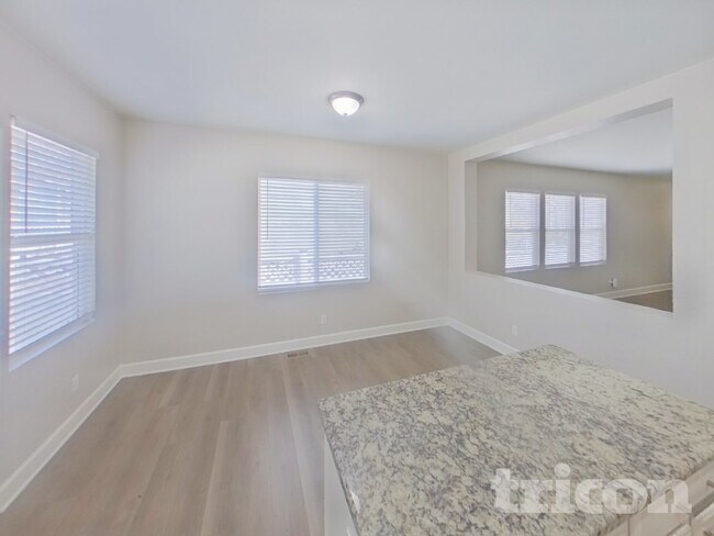 Foto del edificio - 2290 St Claire Dr