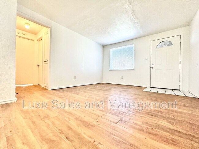 Foto del edificio - 1700 Karen Dr