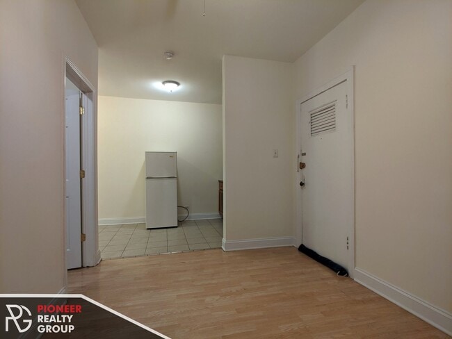 Building Photo - 4857 N Damen Ave