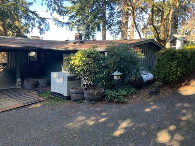 Foto del edificio - 3 Bedroom House in Hendrick's Park Area