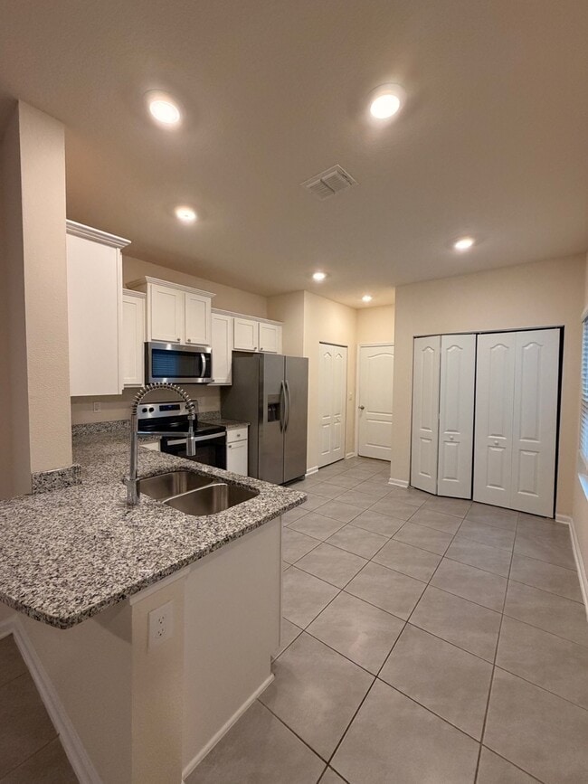 Photo - 131 Pomona Wy Townhome