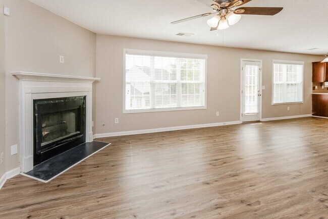 Foto del edificio - 210 Overlook Ct