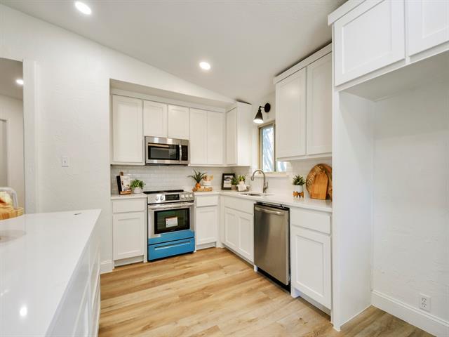 Building Photo - 114 W Kiowa Dr
