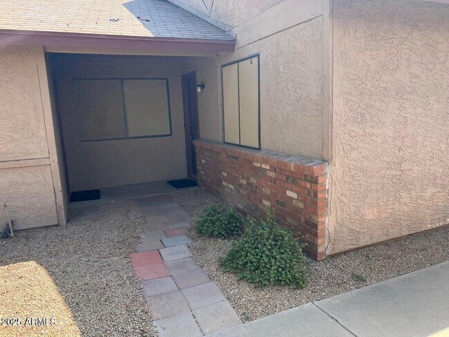 Foto del edificio - 6547 W Poinsettia Dr