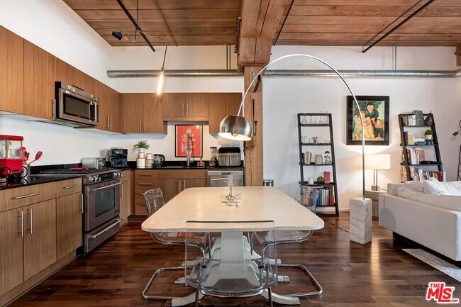 Foto del edificio - 530 S Hewitt St