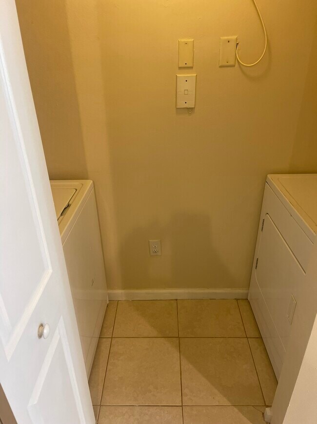 Foto del edificio - 5840 W Sample Rd