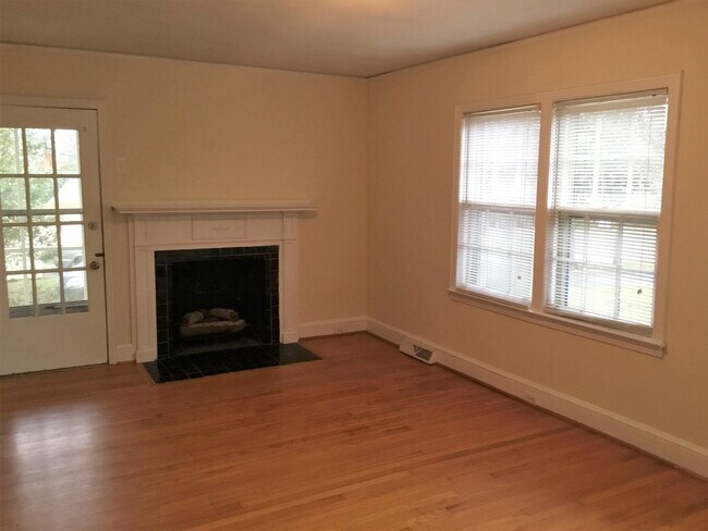 Foto del edificio - 1035 Candlewood Ln