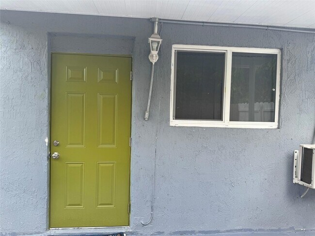 Foto del edificio - 6471 SW 27th St