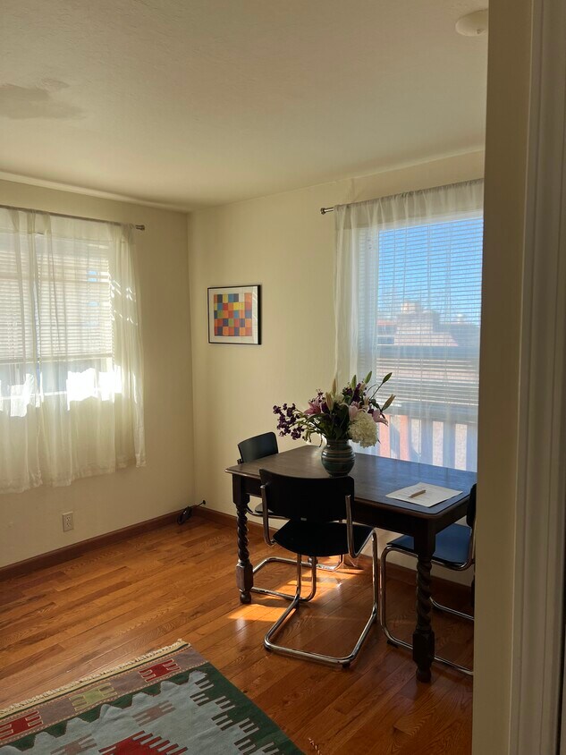 Foto principal - 2544 Etna St