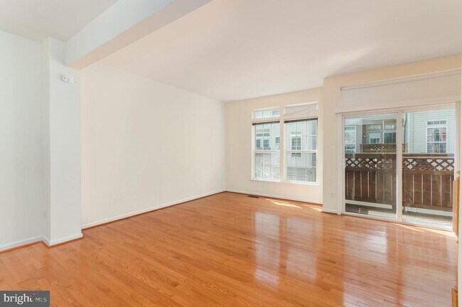Building Photo - 1030 Harrison Cir