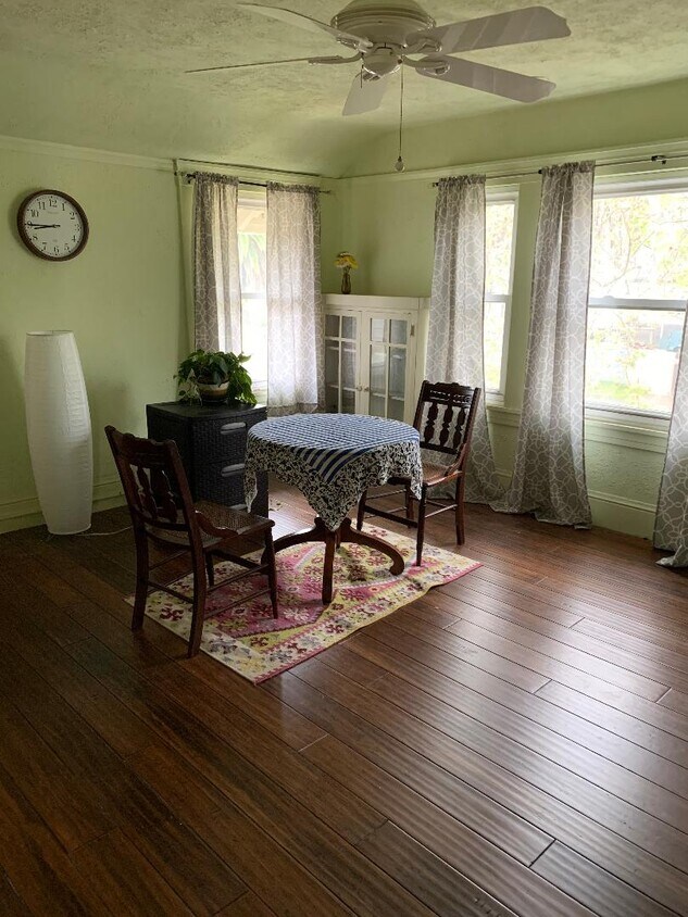 Common room - 1920 N Center St