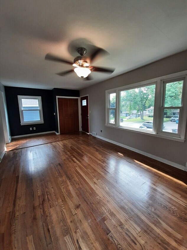 Foto principal - 3 bed 2 bath, 2 car garage Bettendorf Home!