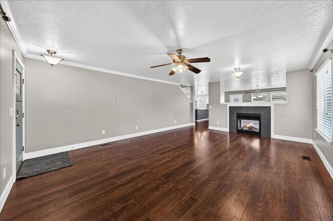 Foto del edificio - Beautiful NW Meridian Home with Privacy and Community Amenities