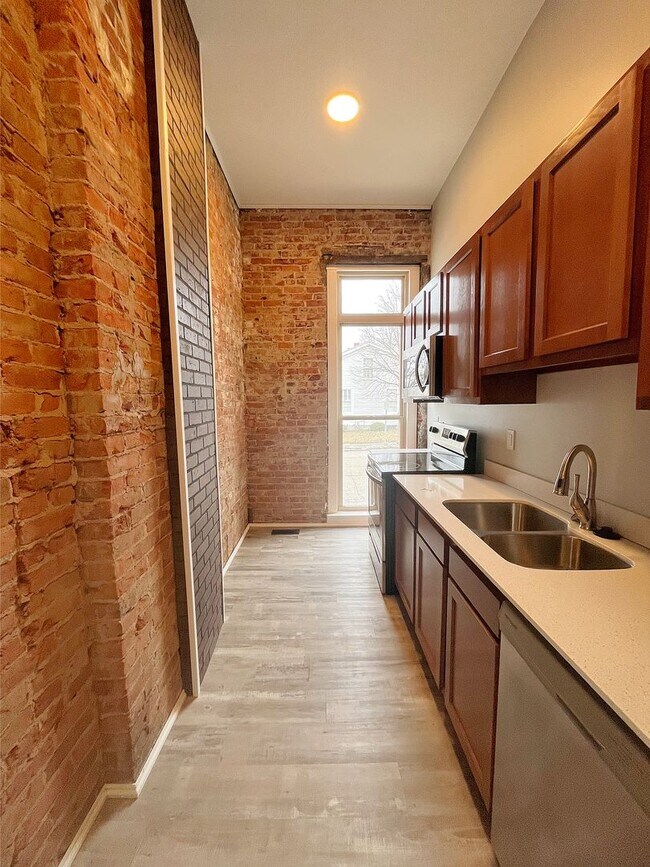 Building Photo - The Carriage House