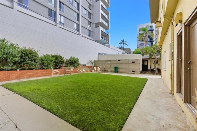 Building Photo - Charming Vintage One Bedroom in Prime Bankers Hill Location