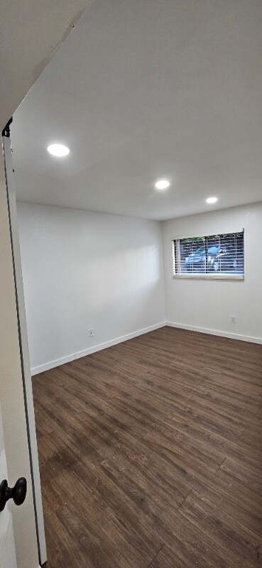 Building Photo - 935 Saturn Dr