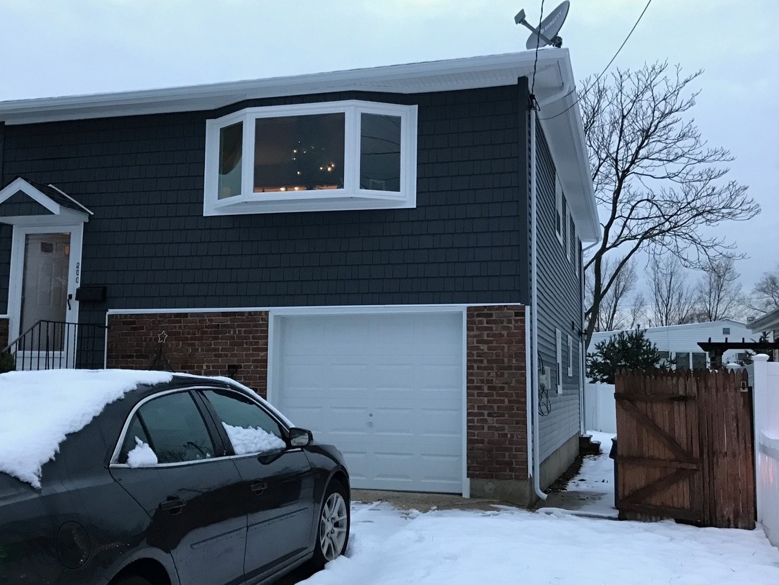 200 E Santa Barbara Rd, Lindenhurst, NY 11757 Apartments in Lindenhurst, NY