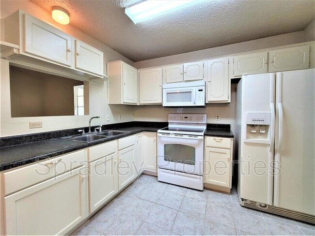 Building Photo - 2013 S 15th St