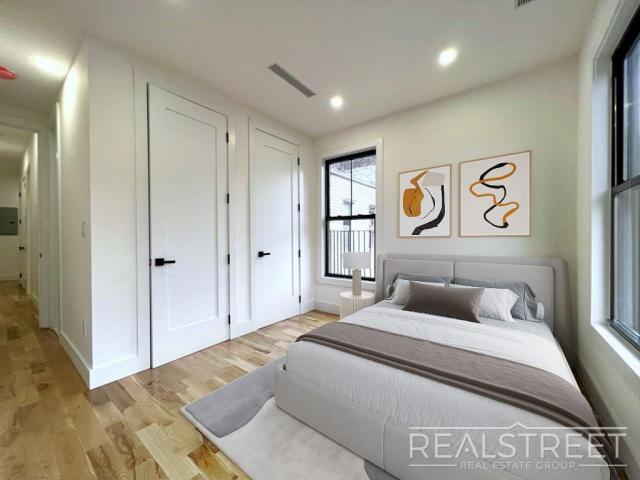 Foto del edificio - 3 bedroom in BROOKLYN NY 11213