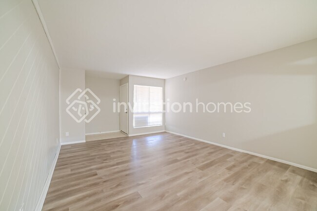 Foto del edificio - 6345 W Mountain View Rd