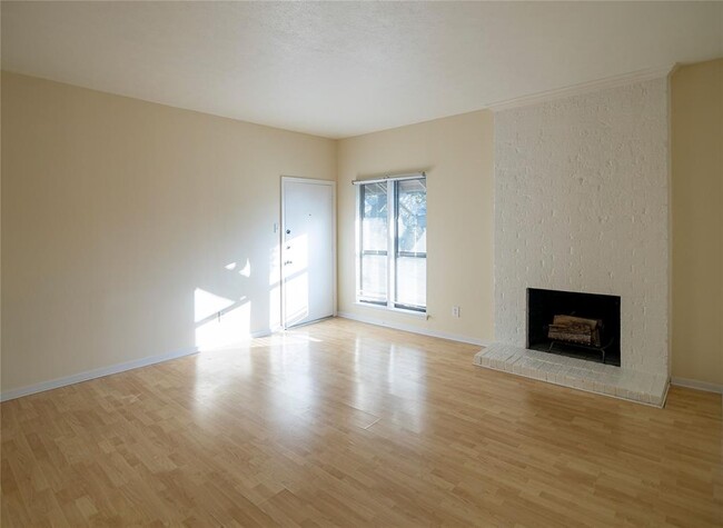 Building Photo - 10727 Park Village Pl