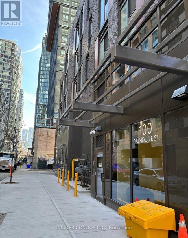 Building Photo - 100-3100 Dalhousie St