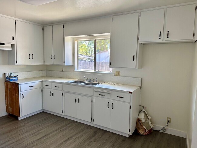 Foto del edificio - 2 bedroom 1 bath duplex