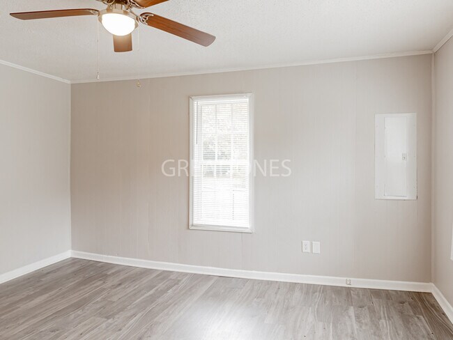 Building Photo - REDUCED! - HOLIDAY SPECIAL! SIGN A LEASE B...