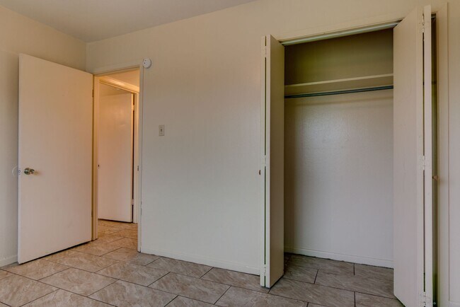 Building Photo - 2 Bedroom Apartment for Lease!