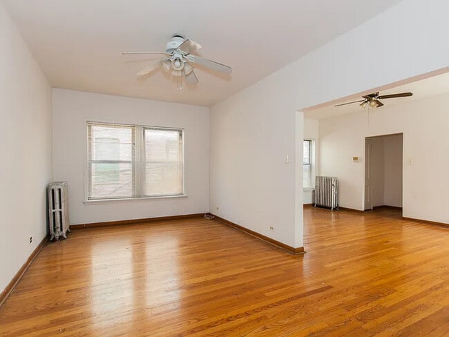 Building Photo - 520 W Diversey Pkwy