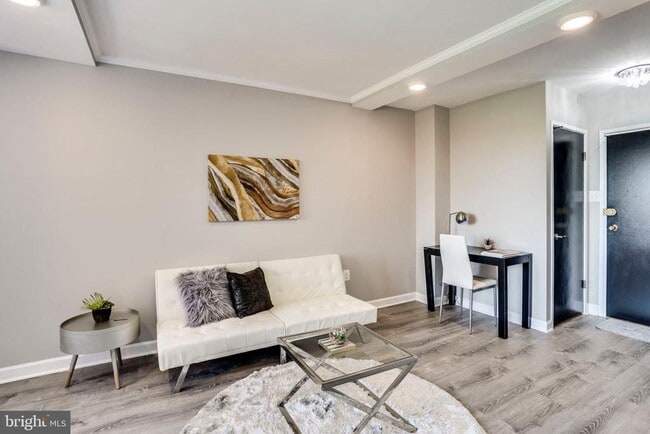 Building Photo - 1021 Arlington Blvd