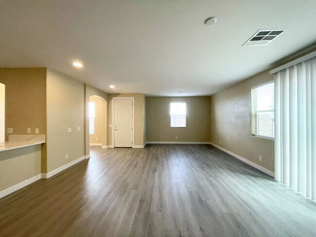 Foto del edificio - Paid off Solar!