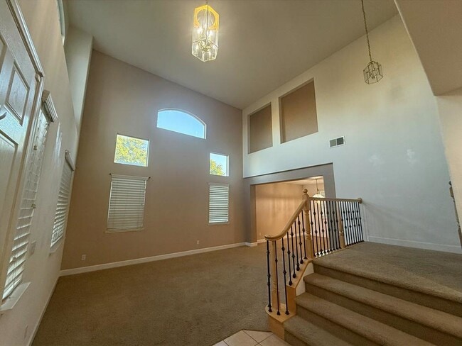 Building Photo - 6116 Ravenna Way