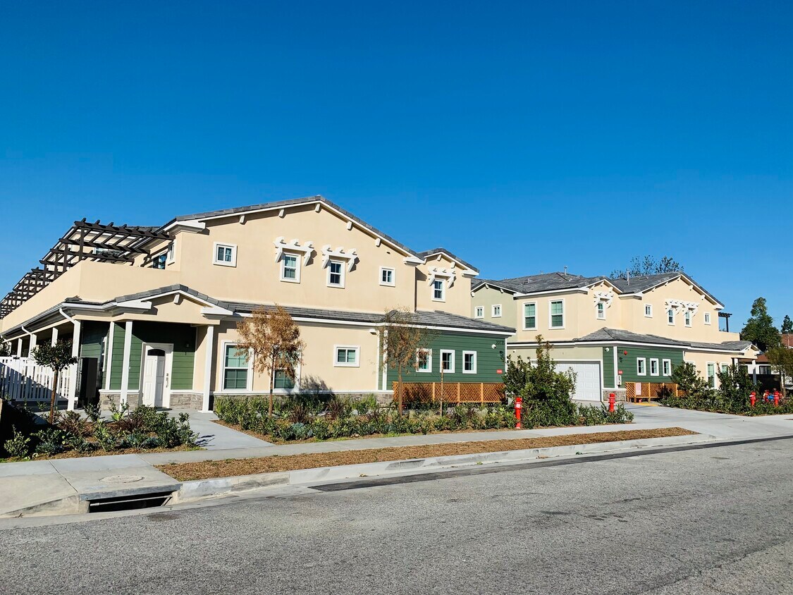 20735 Elaine Ave, Lakewood, CA 90715 Townhome Rentals in Lakewood CA