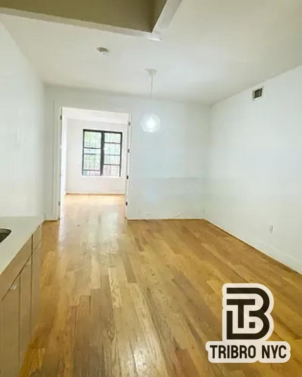 2 bedroom in Queens NY 11385 - 2 bedroom in Queens NY 11385 Apartment