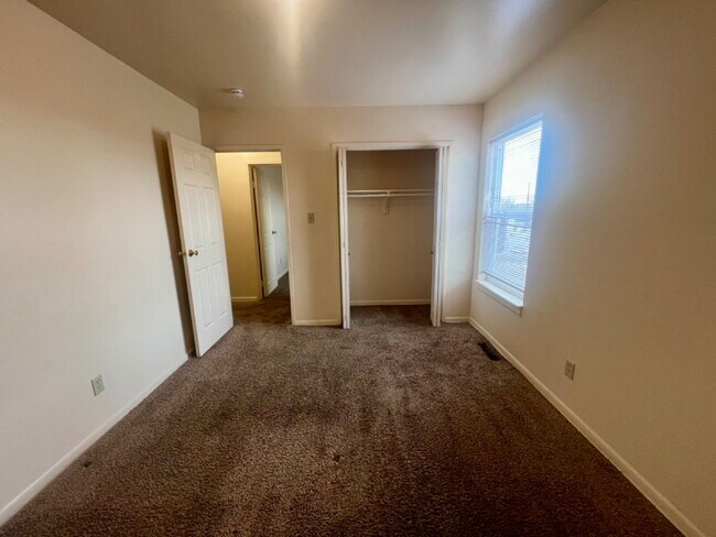 Foto del edificio - Three bedroom now ready