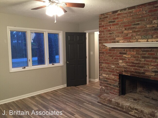 Foto del edificio - 4 br, 3.5 bath House - 2001 Friendship Rd.