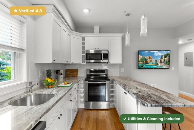 Foto del edificio - Furnished Bedroom with Private Bath in East Boston