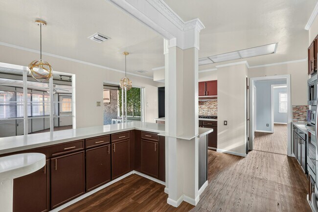 Foto del edificio - 9223 Tooley Dr