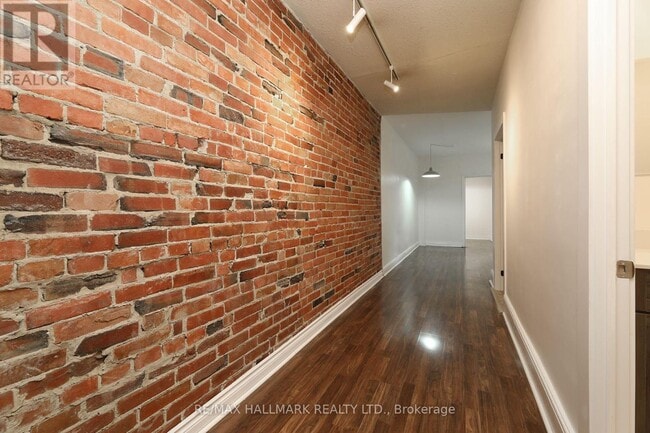 Building Photo - 32 Barton Ave