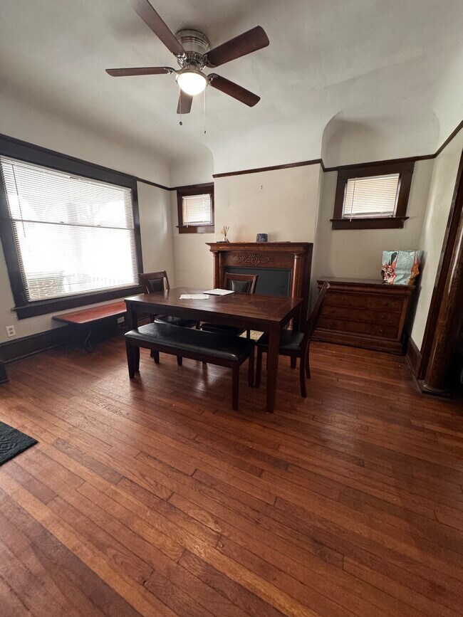 Foto del edificio - 1477 E 116th St