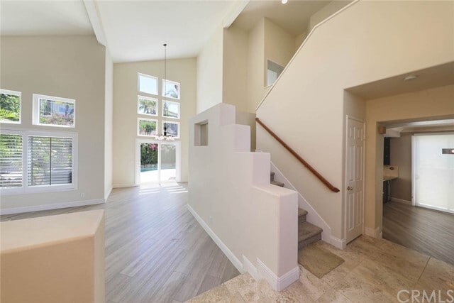 Building Photo - 446 S Laureltree Dr
