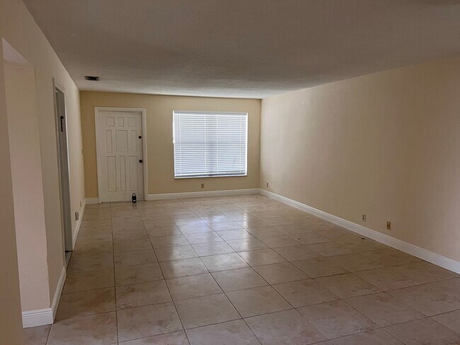 Foto del edificio - 1372-1376-1376 NW 93rd Terrace