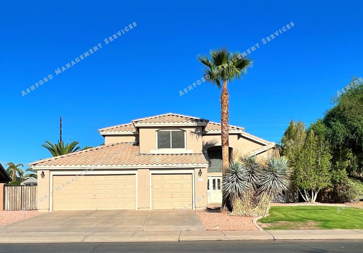 Foto principal - RAY RANCH 4 BEDROOMS 3 BATH WITH POOL AND SPA IN LARGE YARD